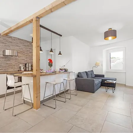 Suncani Krovovi Apartment Pula